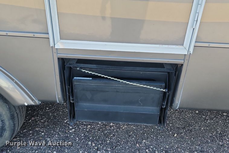 image for item JG9765 2006 Escalade 37K  camper