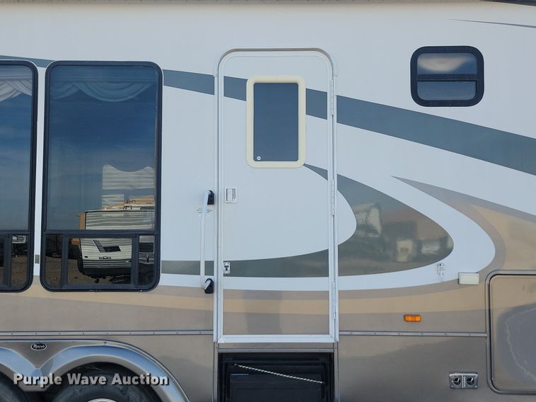 image for item JG9765 2006 Escalade 37K  camper