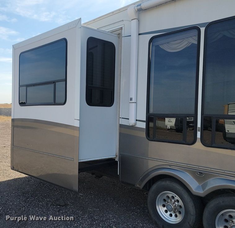 image for item JG9765 2006 Escalade 37K  camper