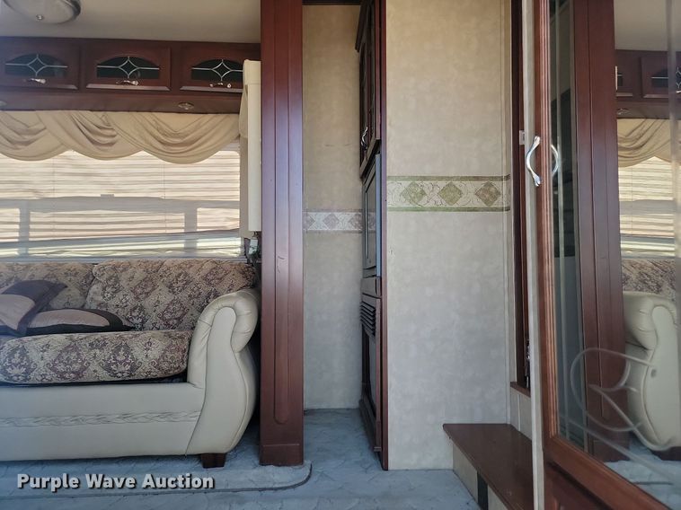 image for item JG9765 2006 Escalade 37K  camper