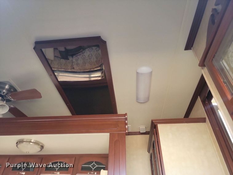 image for item JG9765 2006 Escalade 37K  camper