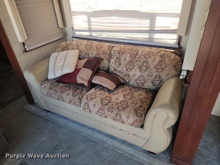 image for item JG9765 2006 Escalade 37K  camper