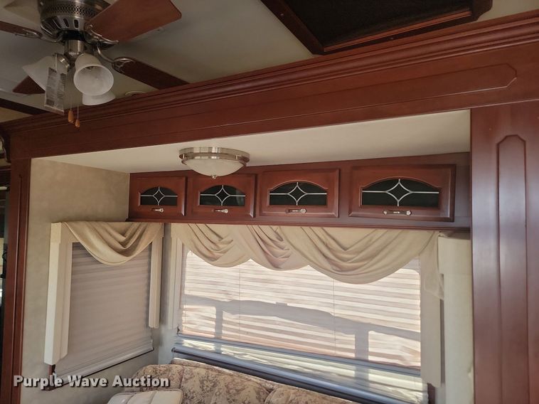 image for item JG9765 2006 Escalade 37K  camper