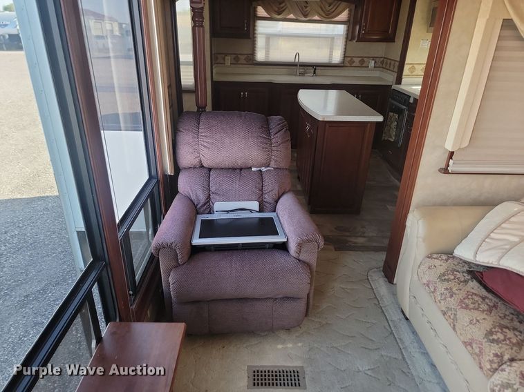 image for item JG9765 2006 Escalade 37K  camper