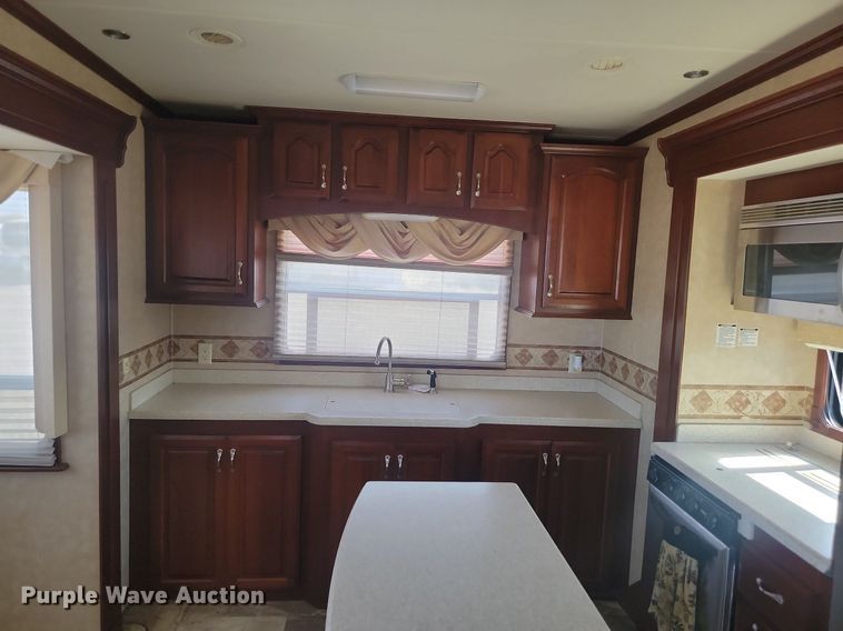 image for item JG9765 2006 Escalade 37K  camper