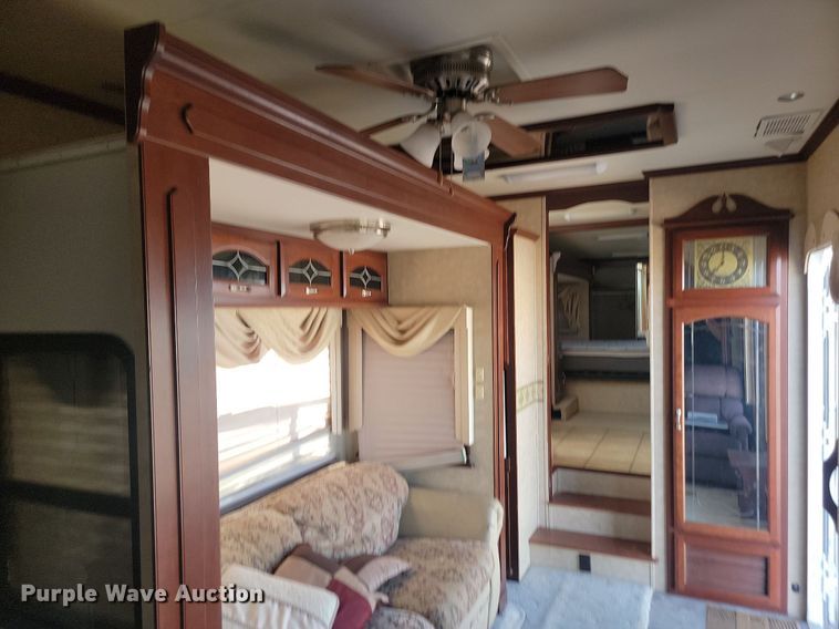 image for item JG9765 2006 Escalade 37K  camper