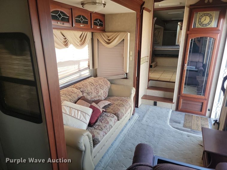 image for item JG9765 2006 Escalade 37K  camper