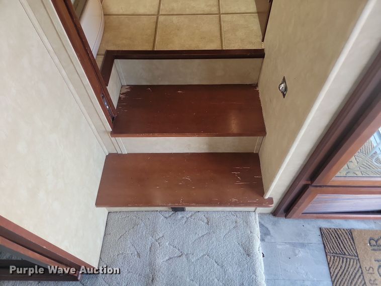 image for item JG9765 2006 Escalade 37K  camper