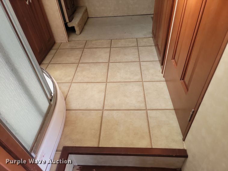 image for item JG9765 2006 Escalade 37K  camper