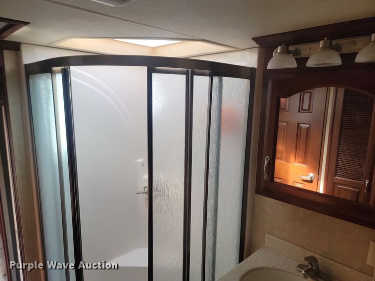 image for item JG9765 2006 Escalade 37K  camper