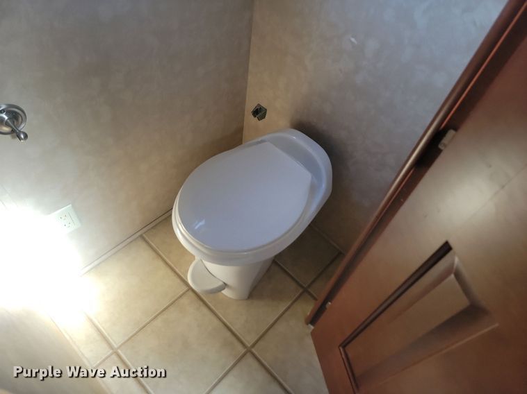 image for item JG9765 2006 Escalade 37K  camper