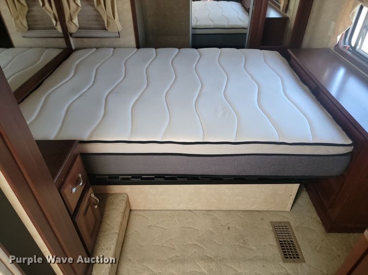 image for item JG9765 2006 Escalade 37K  camper