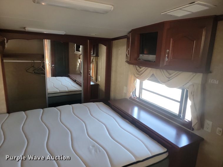 image for item JG9765 2006 Escalade 37K  camper