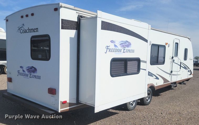 image for item JG9766 2011 Forrest River Coachmen  camper