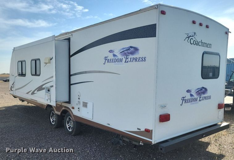 image for item JG9766 2011 Forrest River Coachmen  camper