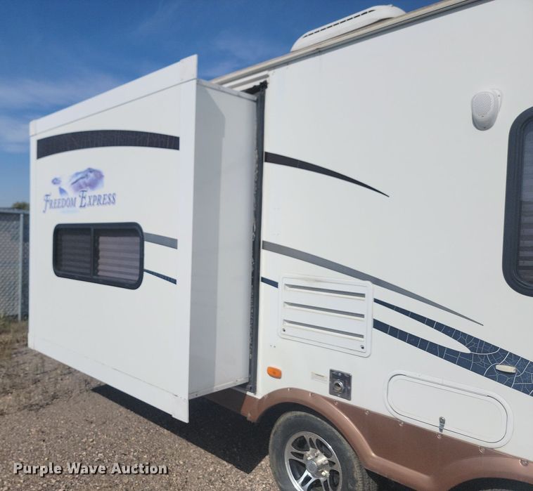 image for item JG9766 2011 Forrest River Coachmen  camper