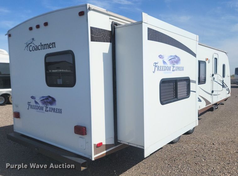 image for item JG9766 2011 Forrest River Coachmen  camper