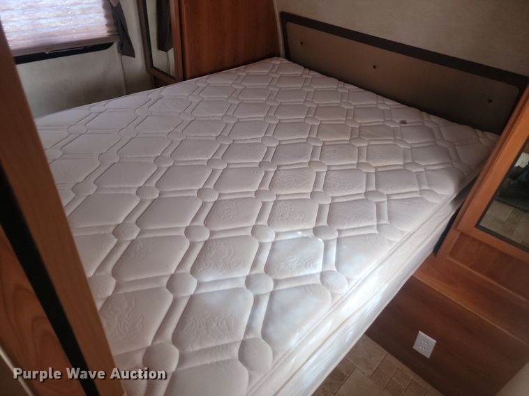 image for item JG9766 2011 Forrest River Coachmen  camper