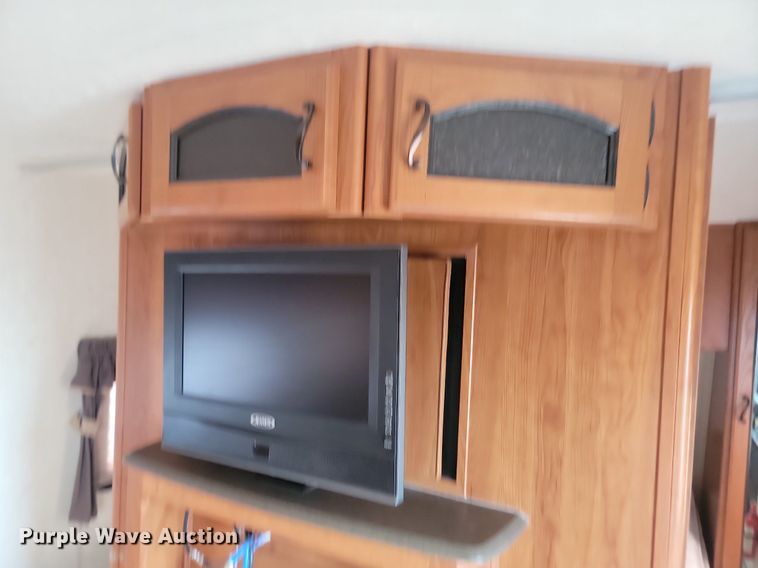 image for item JG9766 2011 Forrest River Coachmen  camper