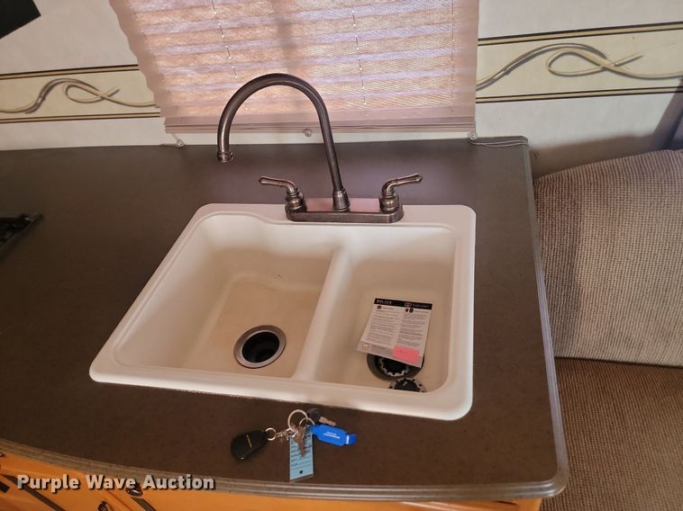 image for item JG9766 2011 Forrest River Coachmen  camper