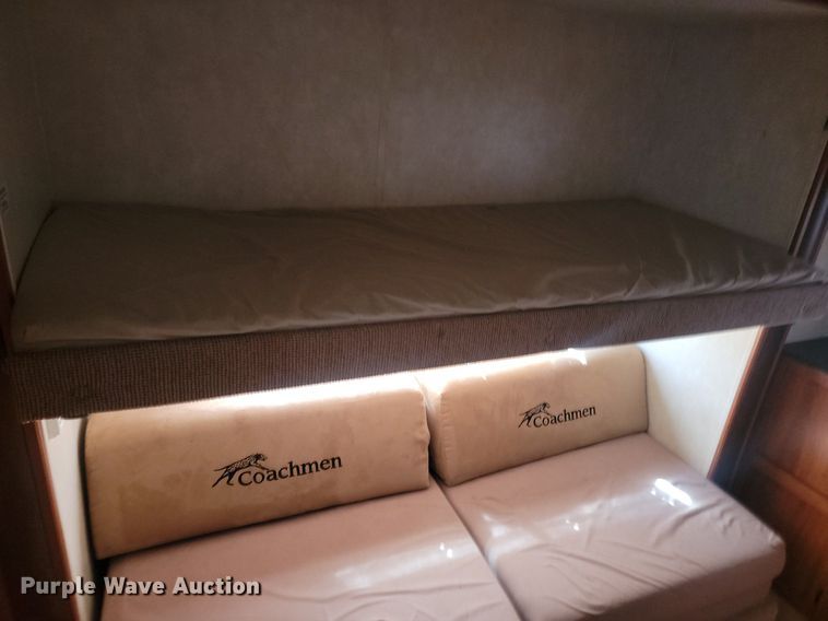 image for item JG9766 2011 Forrest River Coachmen  camper