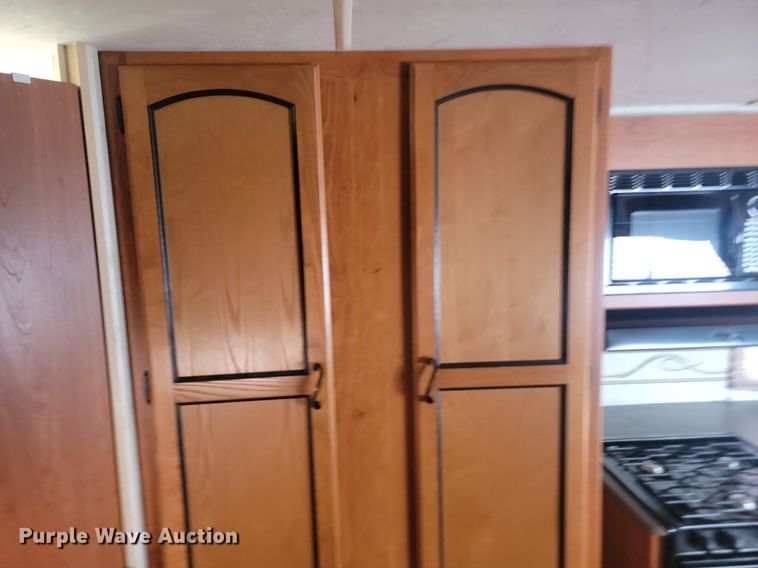 image for item JG9766 2011 Forrest River Coachmen  camper