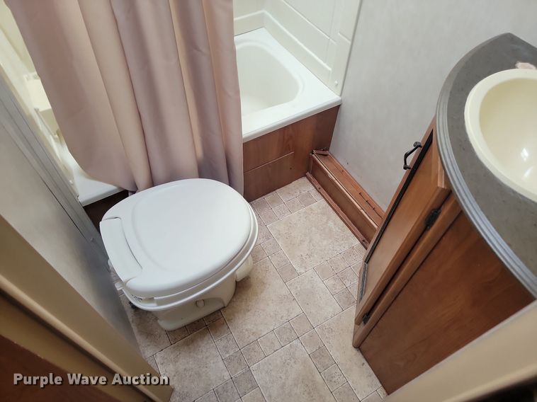 image for item JG9766 2011 Forrest River Coachmen  camper