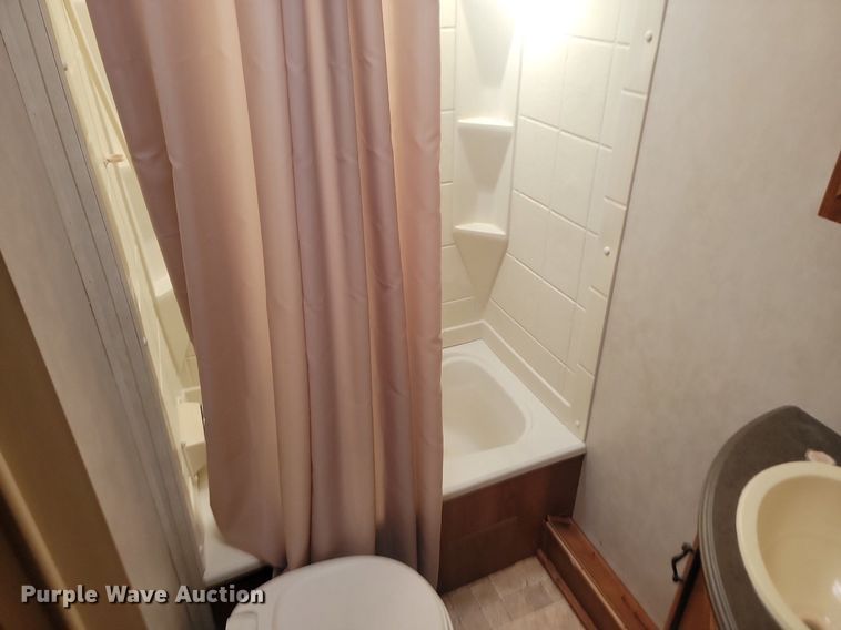 image for item JG9766 2011 Forrest River Coachmen  camper