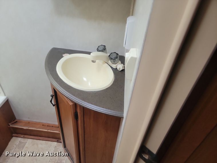 image for item JG9766 2011 Forrest River Coachmen  camper