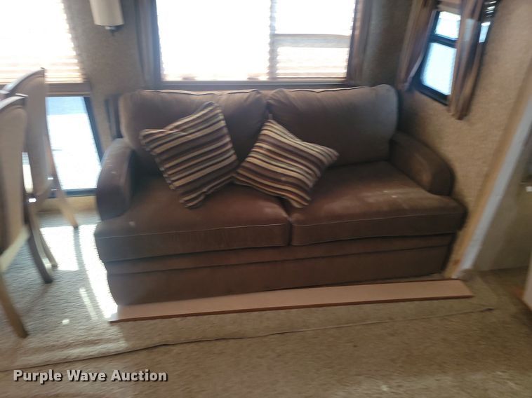 image for item JG9767 2014 Estate Villa  camper