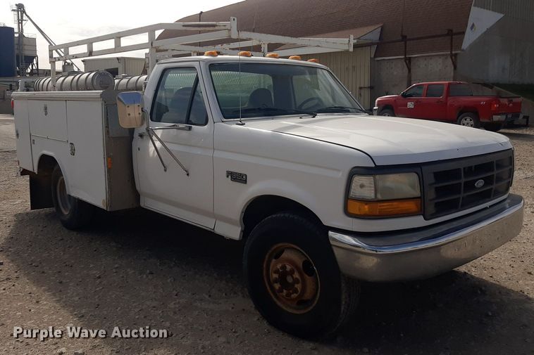 image for item KD9173 1996 Ford F350 XL  utility bed pickup truck