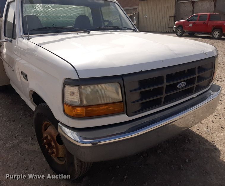 image for item KD9173 1996 Ford F350 XL  utility bed pickup truck