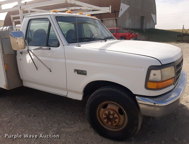 image for item KD9173 1996 Ford F350 XL  utility bed pickup truck