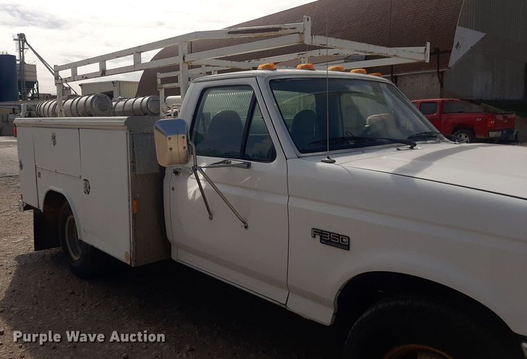 image for item KD9173 1996 Ford F350 XL  utility bed pickup truck