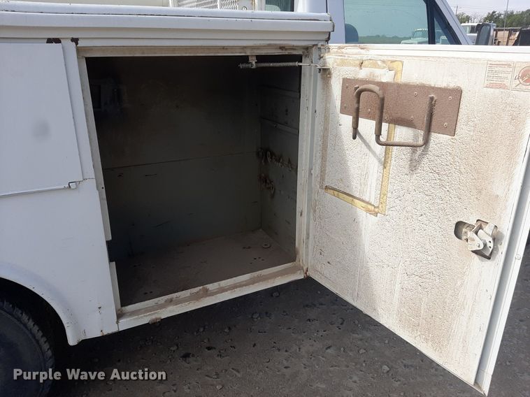 image for item KD9173 1996 Ford F350 XL  utility bed pickup truck