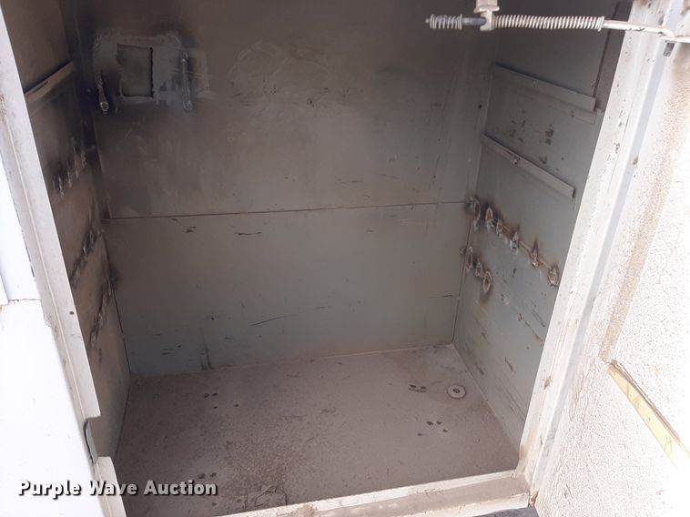 image for item KD9173 1996 Ford F350 XL  utility bed pickup truck