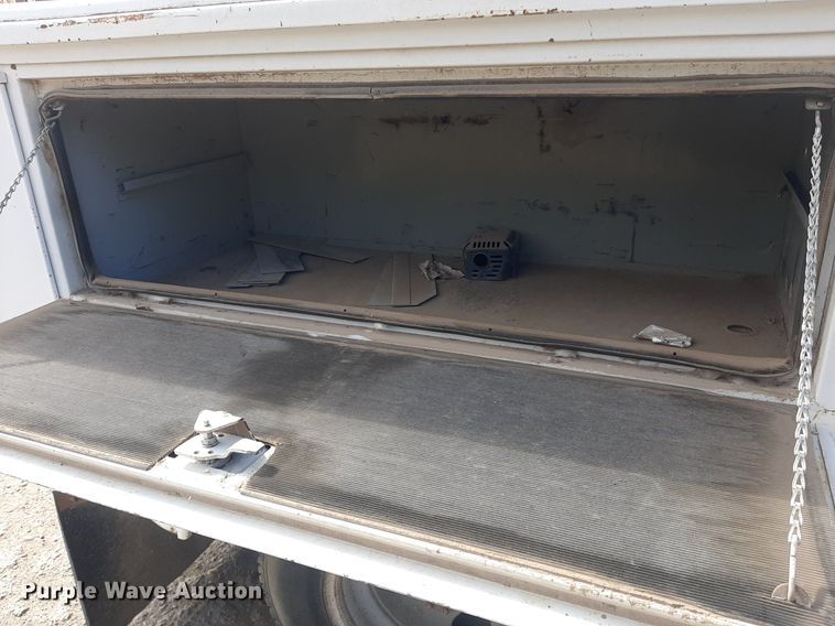 image for item KD9173 1996 Ford F350 XL  utility bed pickup truck