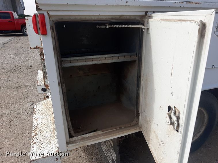 image for item KD9173 1996 Ford F350 XL  utility bed pickup truck