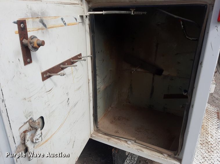 image for item KD9173 1996 Ford F350 XL  utility bed pickup truck