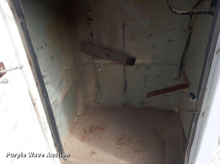 image for item KD9173 1996 Ford F350 XL  utility bed pickup truck