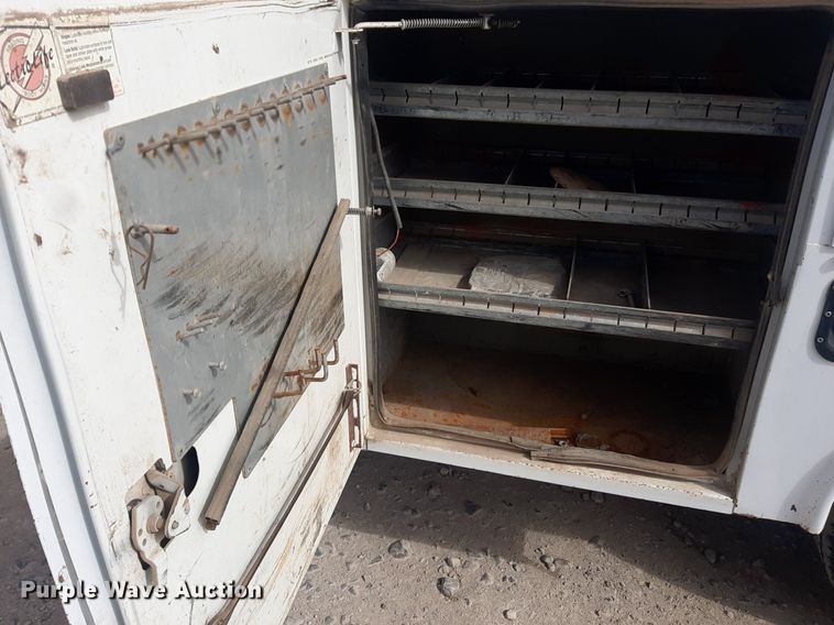 image for item KD9173 1996 Ford F350 XL  utility bed pickup truck