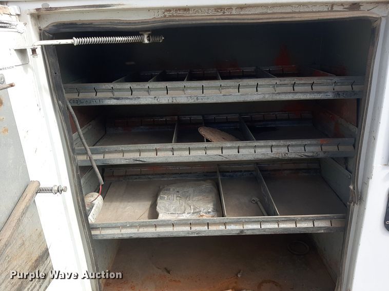 image for item KD9173 1996 Ford F350 XL  utility bed pickup truck