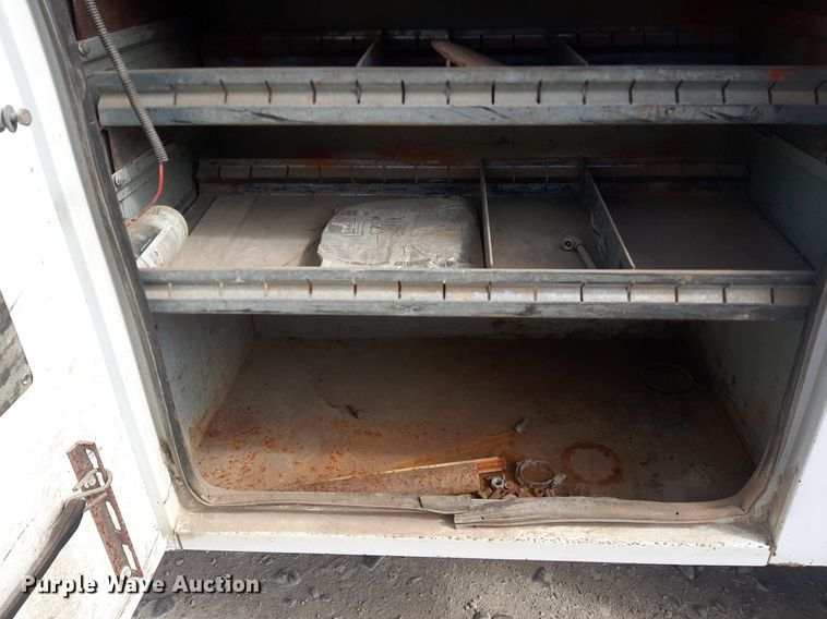 image for item KD9173 1996 Ford F350 XL  utility bed pickup truck