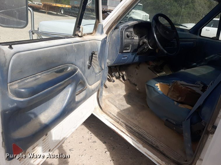 image for item KD9173 1996 Ford F350 XL  utility bed pickup truck