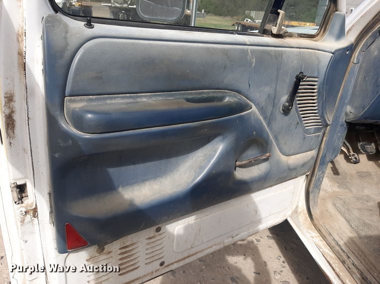 image for item KD9173 1996 Ford F350 XL  utility bed pickup truck