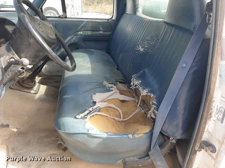 image for item KD9173 1996 Ford F350 XL  utility bed pickup truck