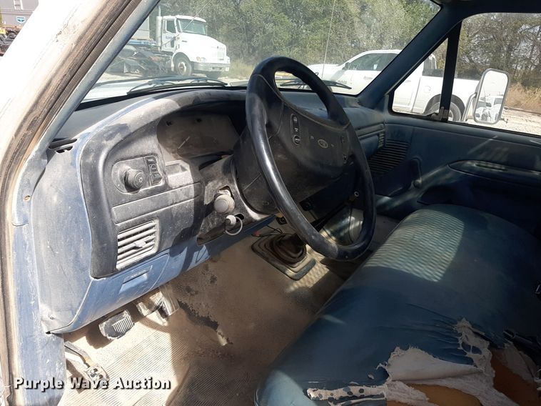 image for item KD9173 1996 Ford F350 XL  utility bed pickup truck