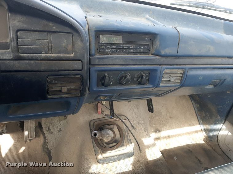 image for item KD9173 1996 Ford F350 XL  utility bed pickup truck