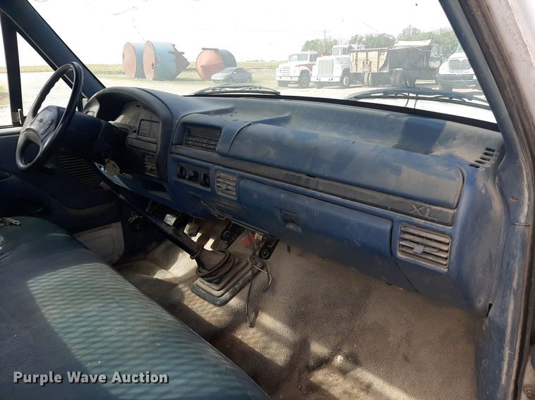 image for item KD9173 1996 Ford F350 XL  utility bed pickup truck