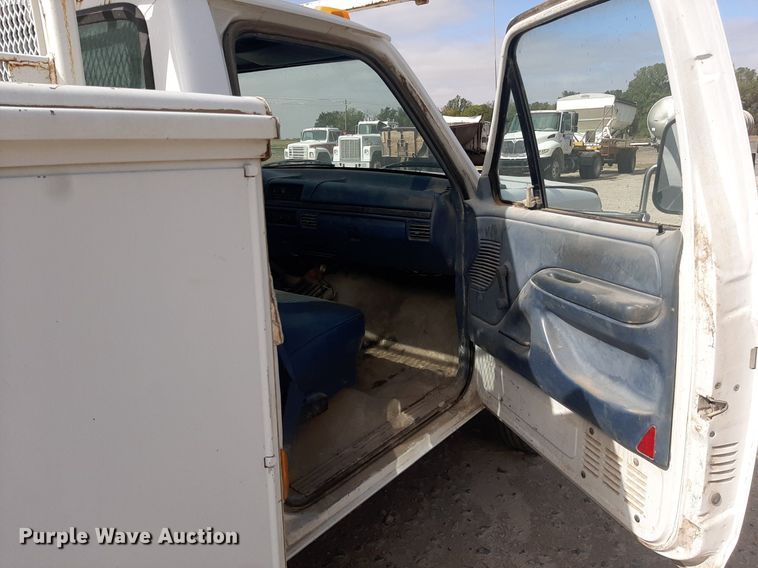 image for item KD9173 1996 Ford F350 XL  utility bed pickup truck